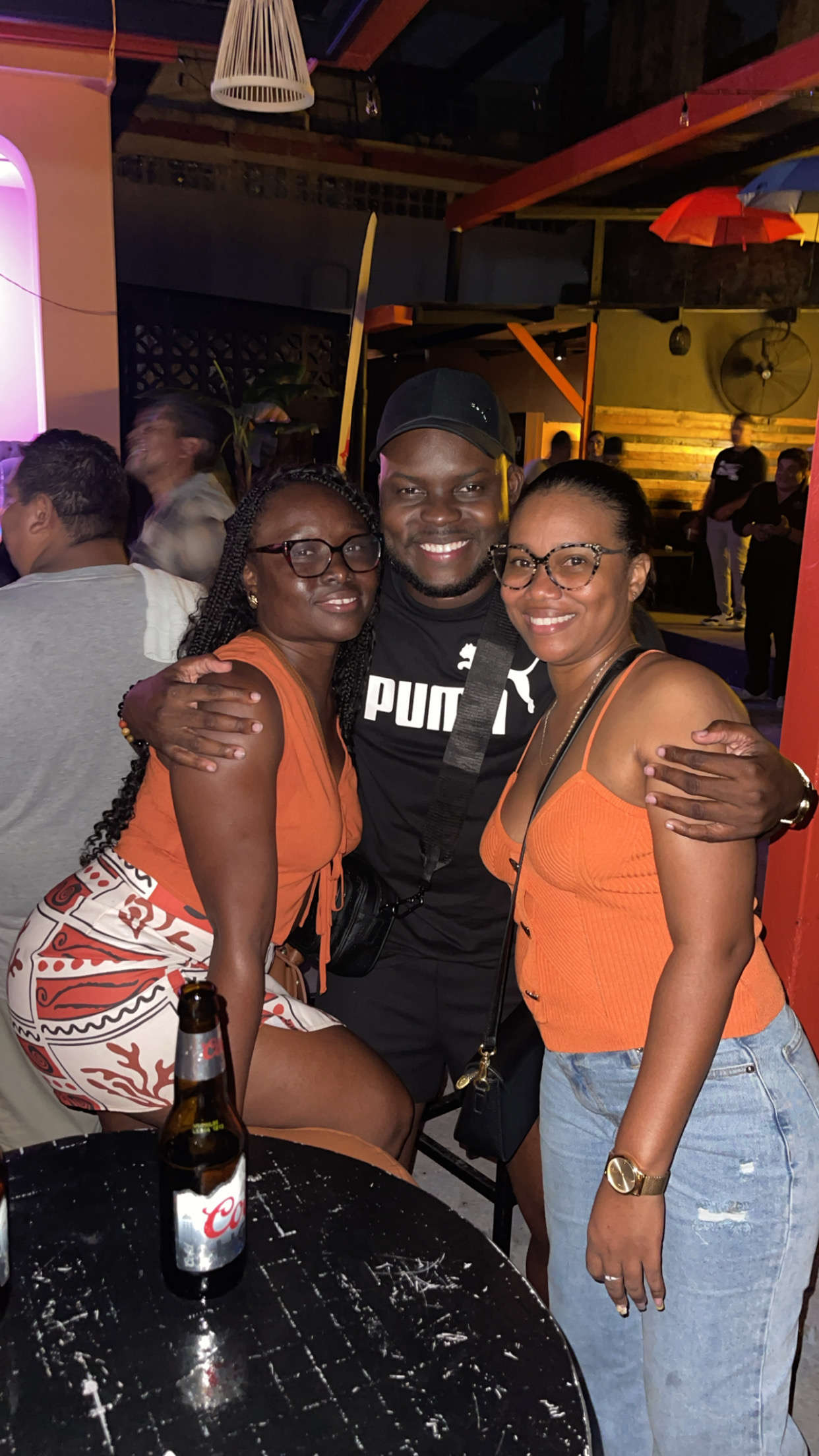 A group enjoying a night out at Sunset Vibes in Casco Viejo